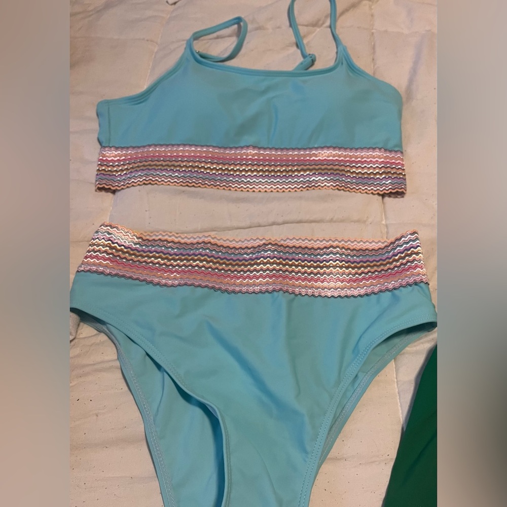 Two piece size large (fits like. 8-10) tank bikini set - never worn